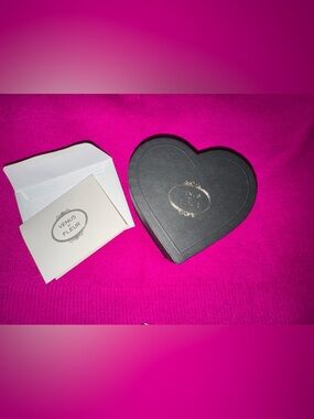 Venus et Fleur chocolate box with card9